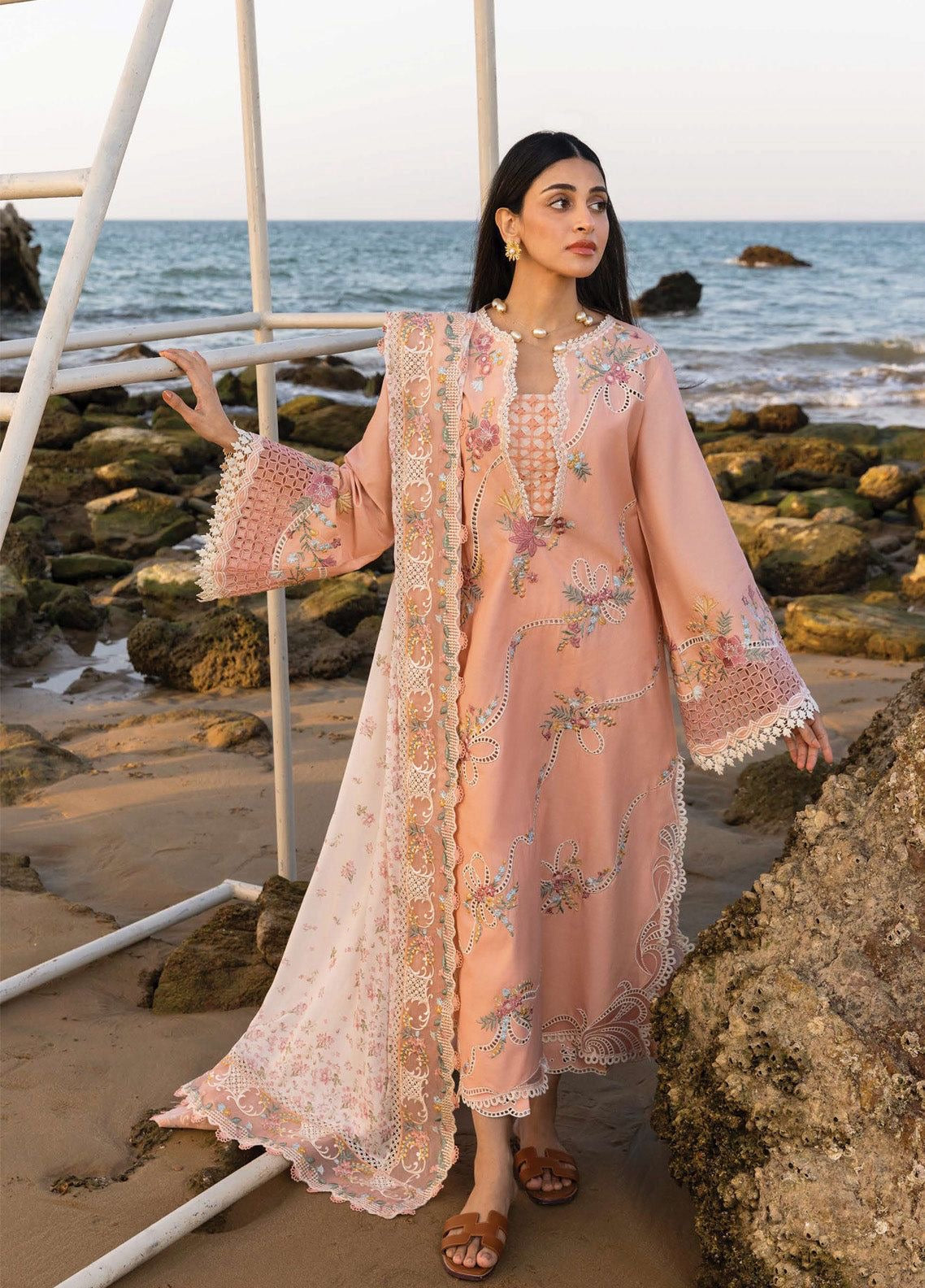 CRIMSON 3PC LAWN UNSTITCHED EMBROIDERED 
Code:4028