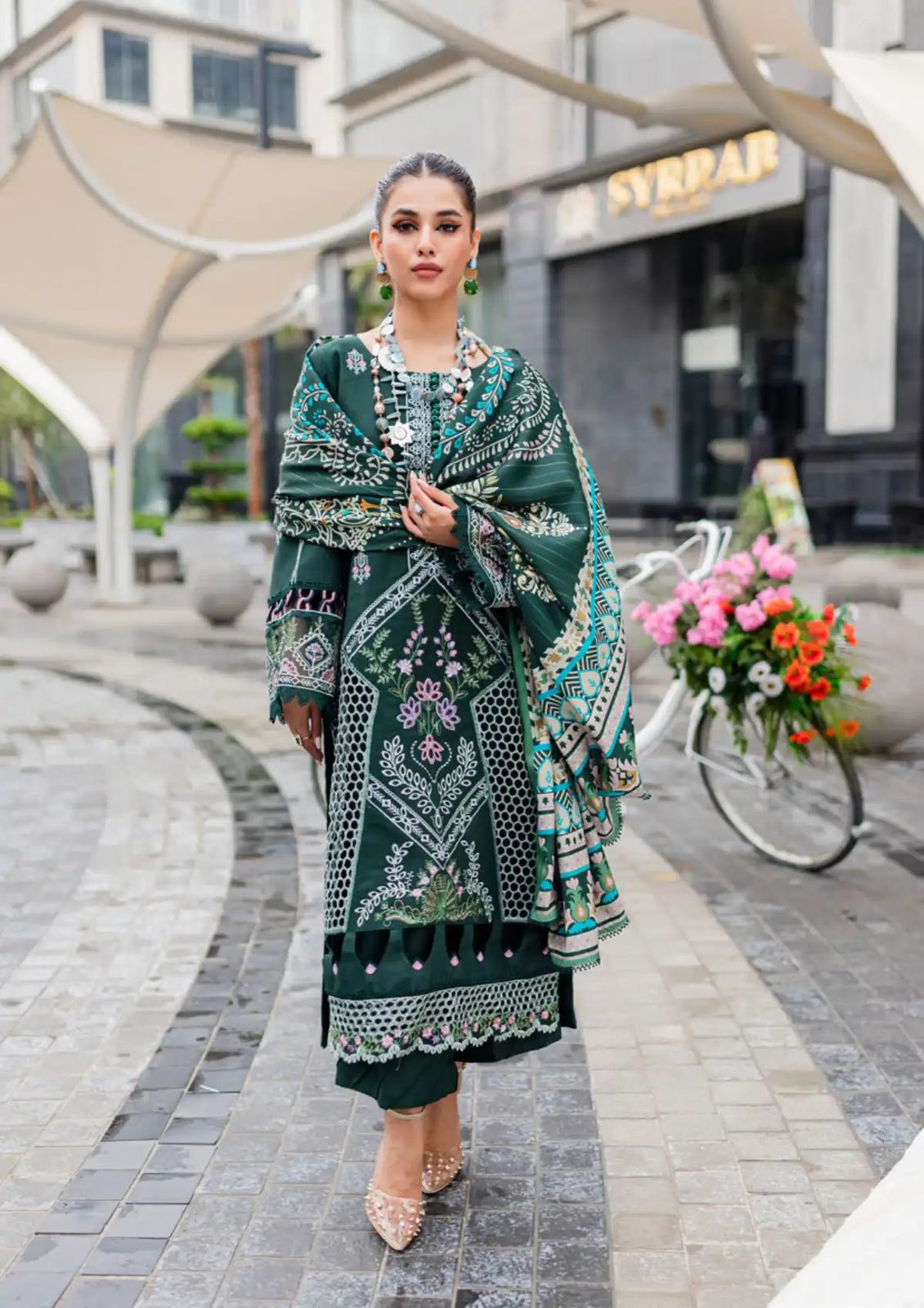 Crimson - Winter 3PC | 
CODE G7